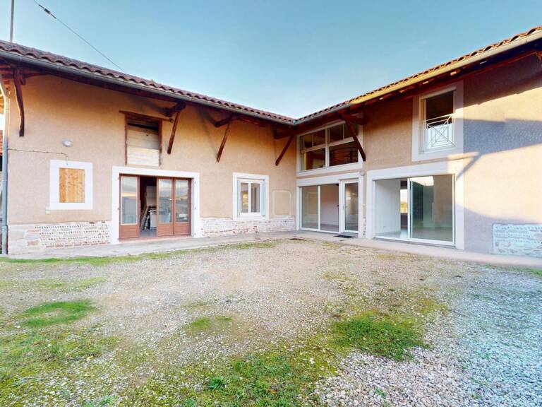Vieux corps de ferme rénovée de 160 m² avec dépendances sur un grand terrain de 2248 m² — photo 1