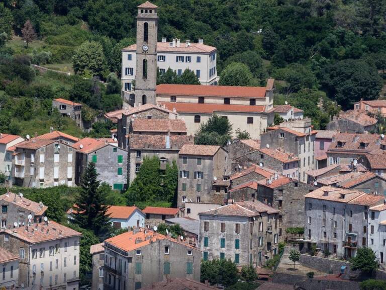 Vico  T2 lumineux avec grenier aménageable, entre mer et montagne — photo 1