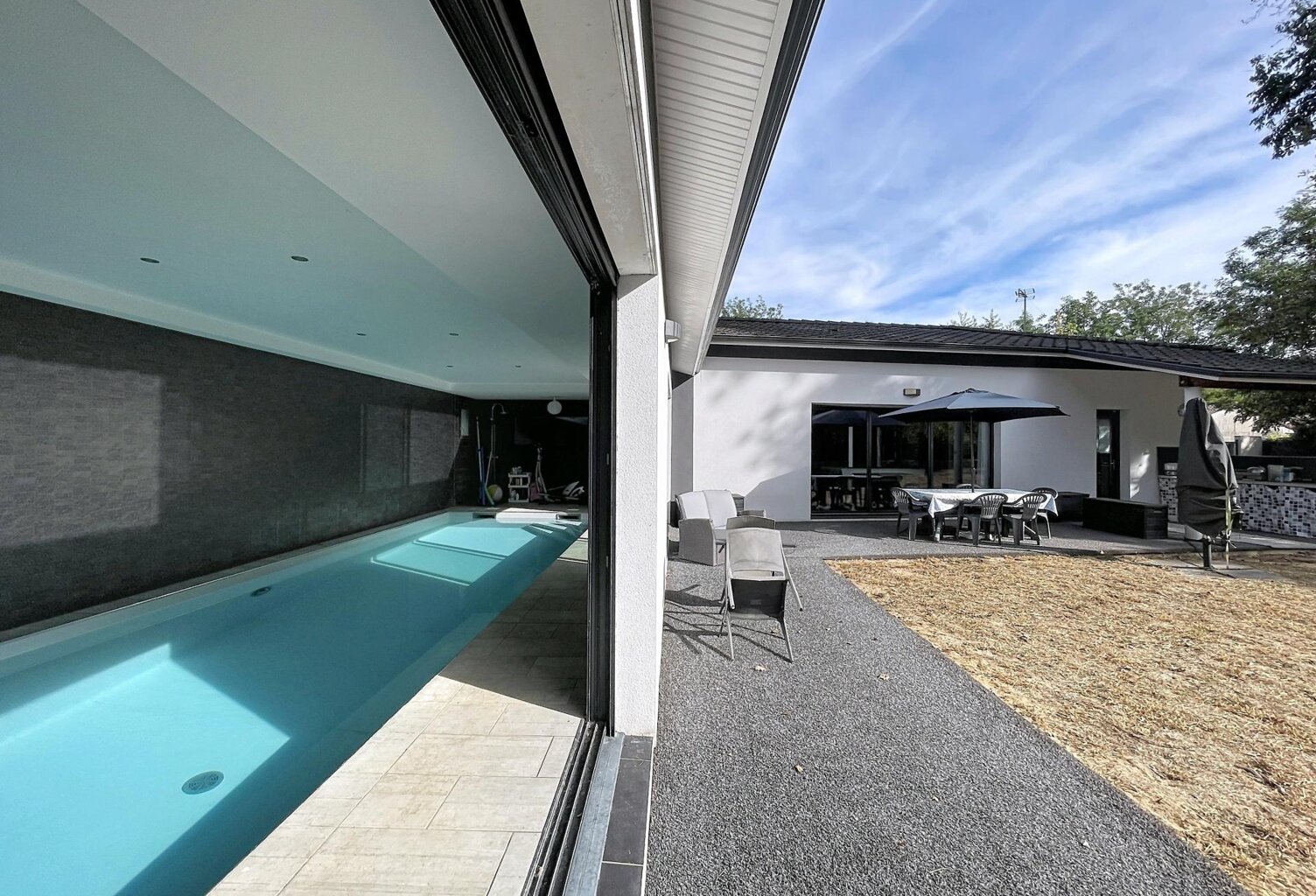 Maison contemporaine de plain-pied de 244m2 — photo 1