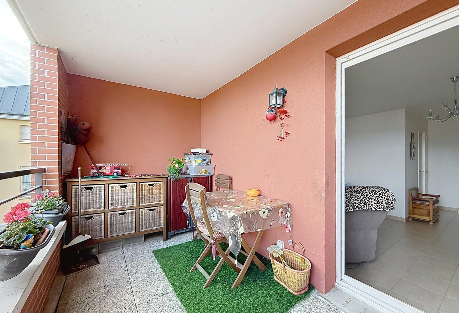 T3 PROCHE GARE AVEC BALCON ET DOUBLE STATIONNEMENT — photo 1