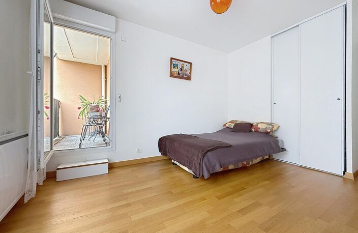 T3 PROCHE GARE AVEC BALCON ET DOUBLE STATIONNEMENT — photo 5