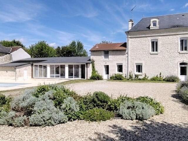 Maison de caractère + grange +piscine+ préau de 66m2 chauffé — photo du bien