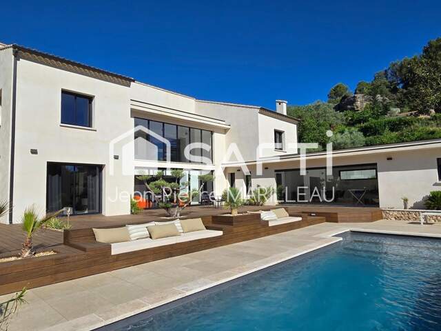Prestigieuse villa, 320 m², piscine et parc 2300 m² — photo du bien