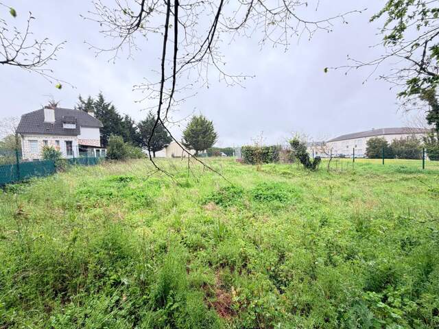 Hors lotissement, Terrain constructible 1045 m2 — photo du bien