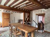 Maison de bourg avec jardin, non mitoyenne, de plus de 110 m². Garage, grand carport - fort potentiel. — photo 2