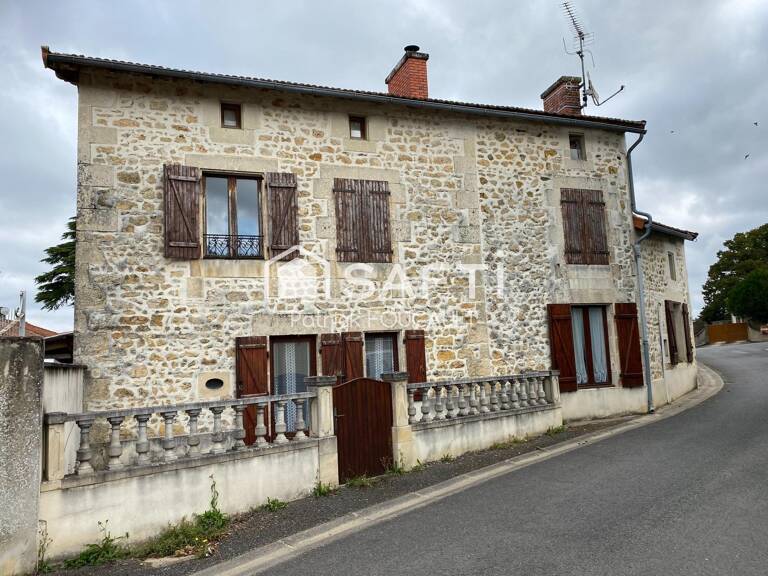 Ancienne Ferme en TBE dans le centre du Village — photo 1