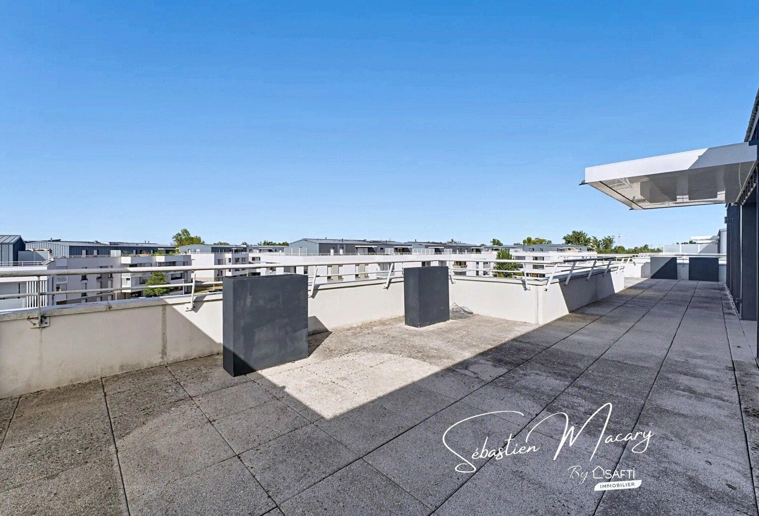 T3 dernier étage - terrasse 105 m² et 2 places de parkings — photo 1