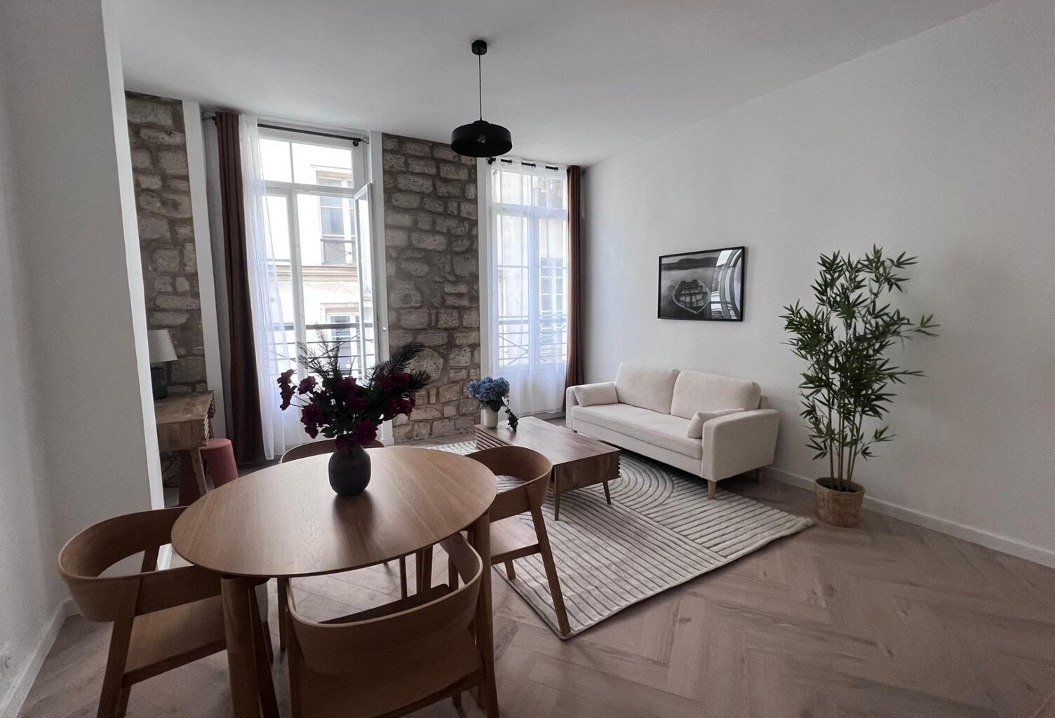 Marais : studio 32m² refait à neuf, cachet pierre — photo 1