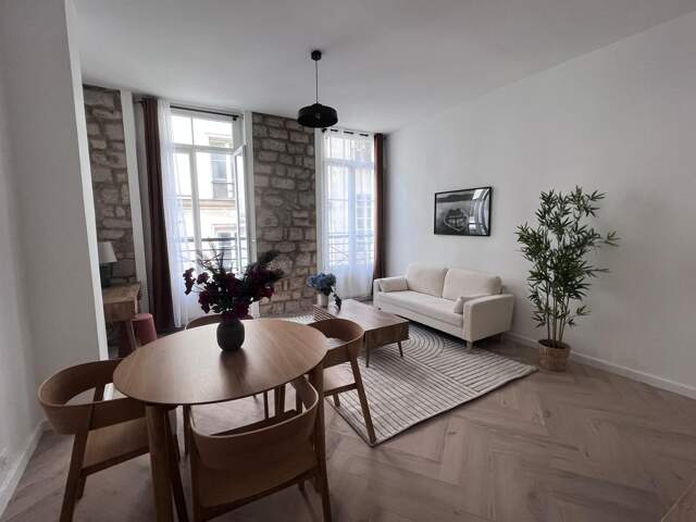 Marais : studio 32m² refait à neuf, cachet pierre — photo du bien