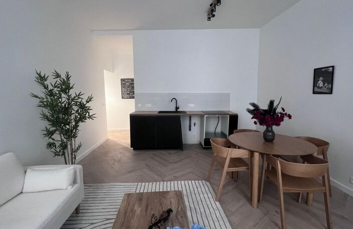 Marais : studio 32m² refait à neuf, cachet pierre — photo 3