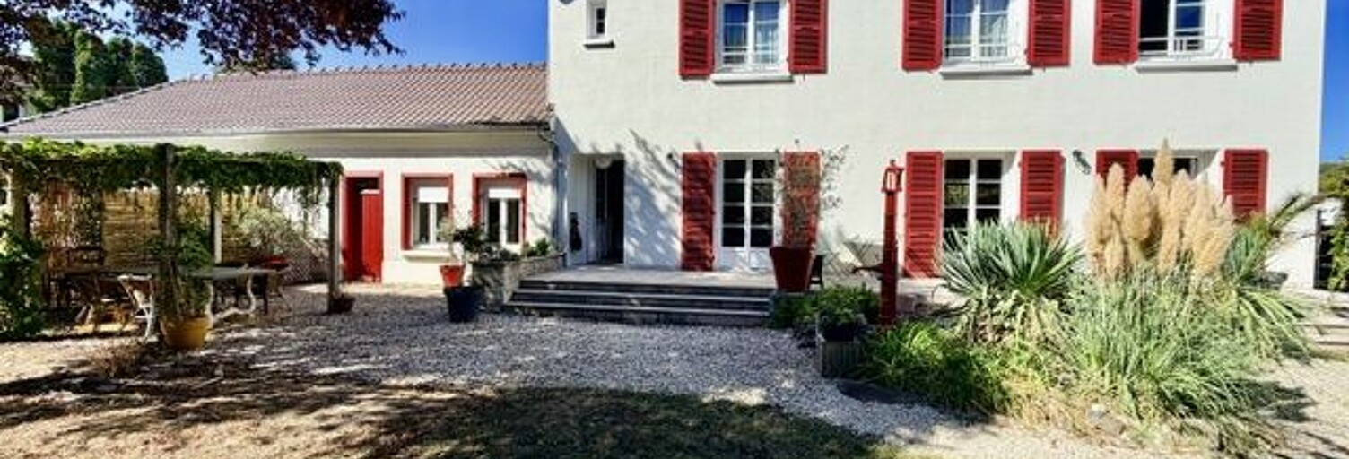 Maison 8 Pièces 213 m² à vendre à Saint-Julien-les-Villas (10800)