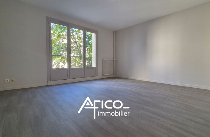 Appartement T3 - 71 m² - TOURS — photo 2