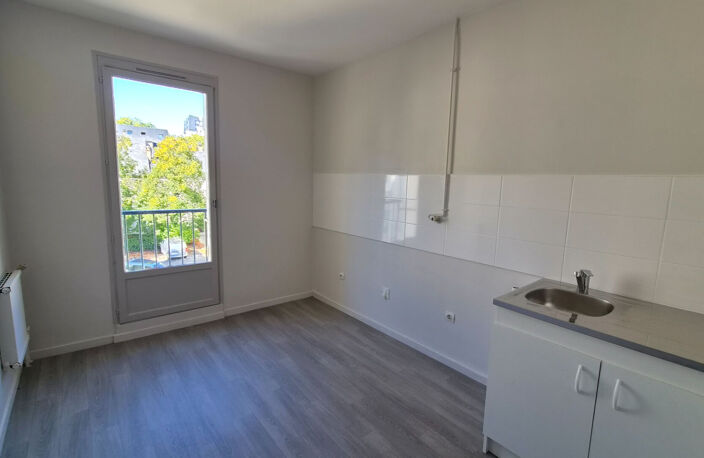 Appartement T3 - 67 m² - TOURS - LES HALLES — photo 3