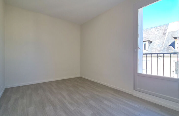 Appartement T3 - 67 m² - TOURS - LES HALLES — photo 4