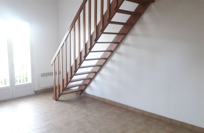 Type III - NEUVILLE-DE-POITOU — photo 3