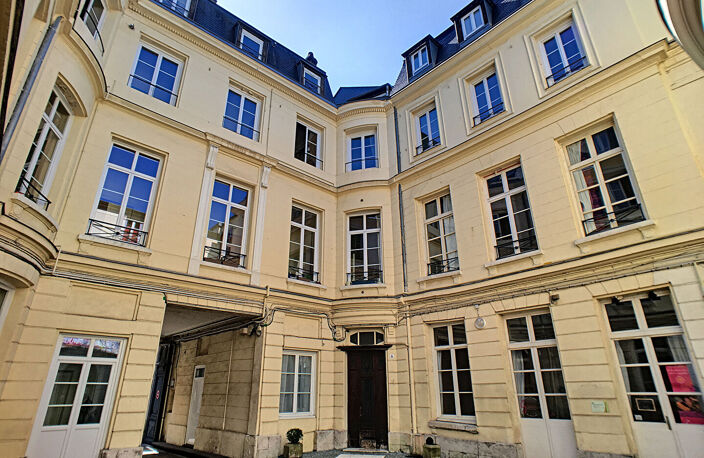 ROUEN VIEUX-MARCHÉ - RUE DE CROSNE - F1 non meublé — photo 5