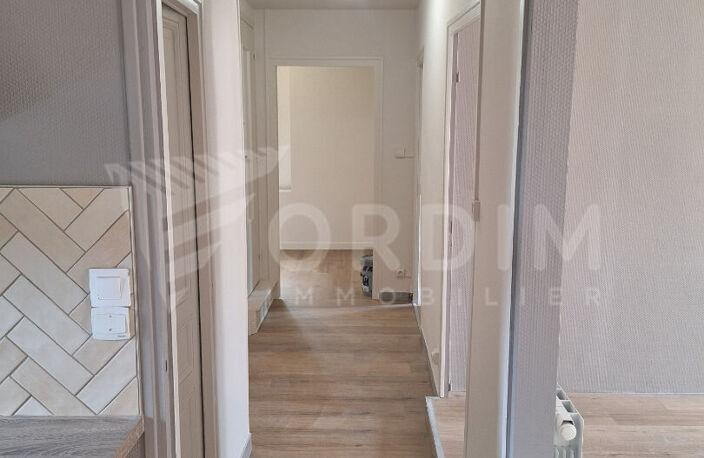 SAINT FARGEAU  -  Appartement F3  au 1er étage — photo 2
