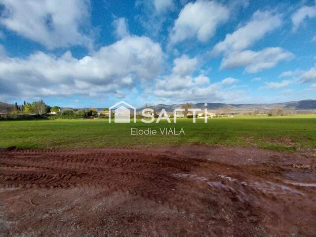 Beau terrain plat de 1193 m² à bâtir — photo du bien