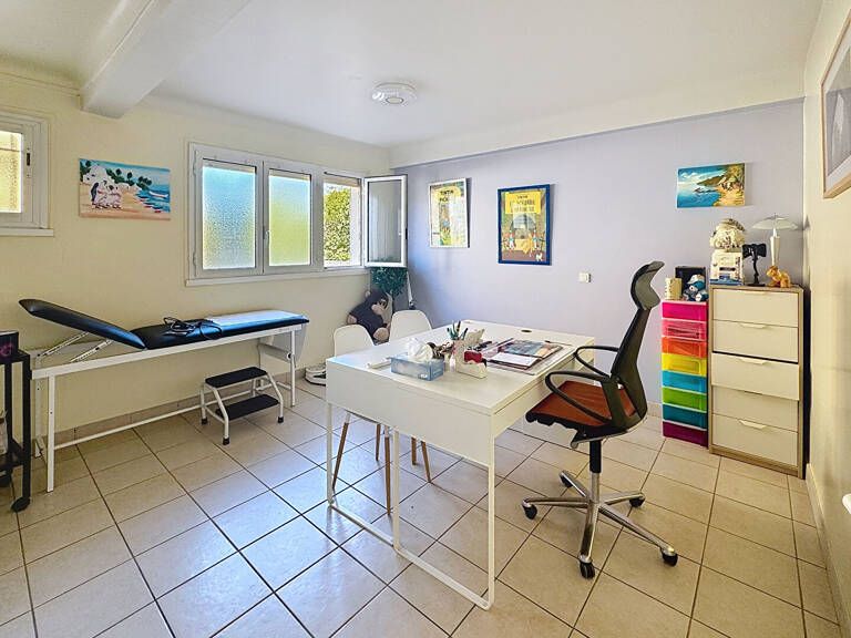 AUBAGNE, MURS D'UN CABINET MÉDICAL EN ACTIVITÉ DEPUIS 40 ANS ? 60 M² ? EXTÉRIEUR & PARKING PRIVÉ — photo 1