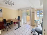 AUBAGNE, MURS D'UN CABINET MÉDICAL EN ACTIVITÉ DEPUIS 40 ANS ? 60 M² ? EXTÉRIEUR & PARKING PRIVÉ — photo 2