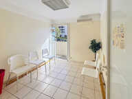AUBAGNE, MURS D'UN CABINET MÉDICAL EN ACTIVITÉ DEPUIS 40 ANS ? 60 M² ? EXTÉRIEUR & PARKING PRIVÉ — photo 3