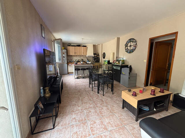 A VENDRE - TYPE  3 AVEC JARDIN ET 2 PARKINGS PRIVES- CHÂTEAUNEUF — photo du bien