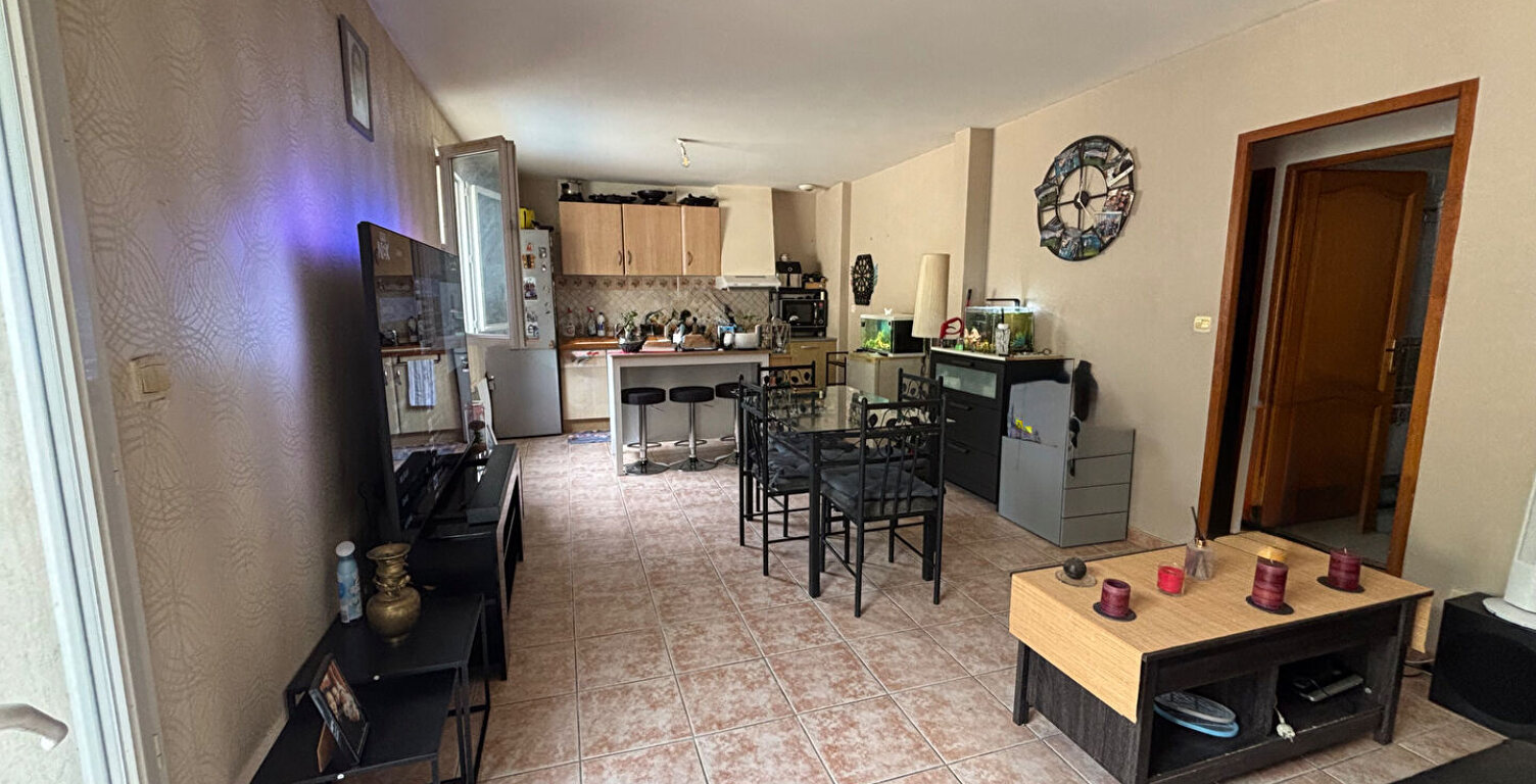 A VENDRE - TYPE  3 AVEC JARDIN ET 2 PARKINGS PRIVES- CHÂTEAUNEUF — photo 1