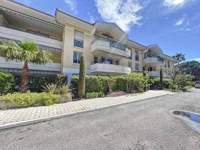 PORT FRÉJUS ? T2 avec terrasse et garage à deux pas de la mer — photo du bien