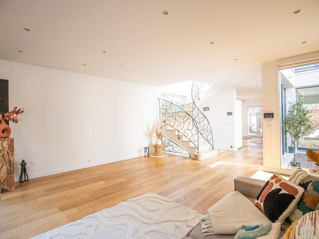 MAISON D'ARCHITECTE - Clamart 8 pièce(s) 172.02 m2 — photo du bien