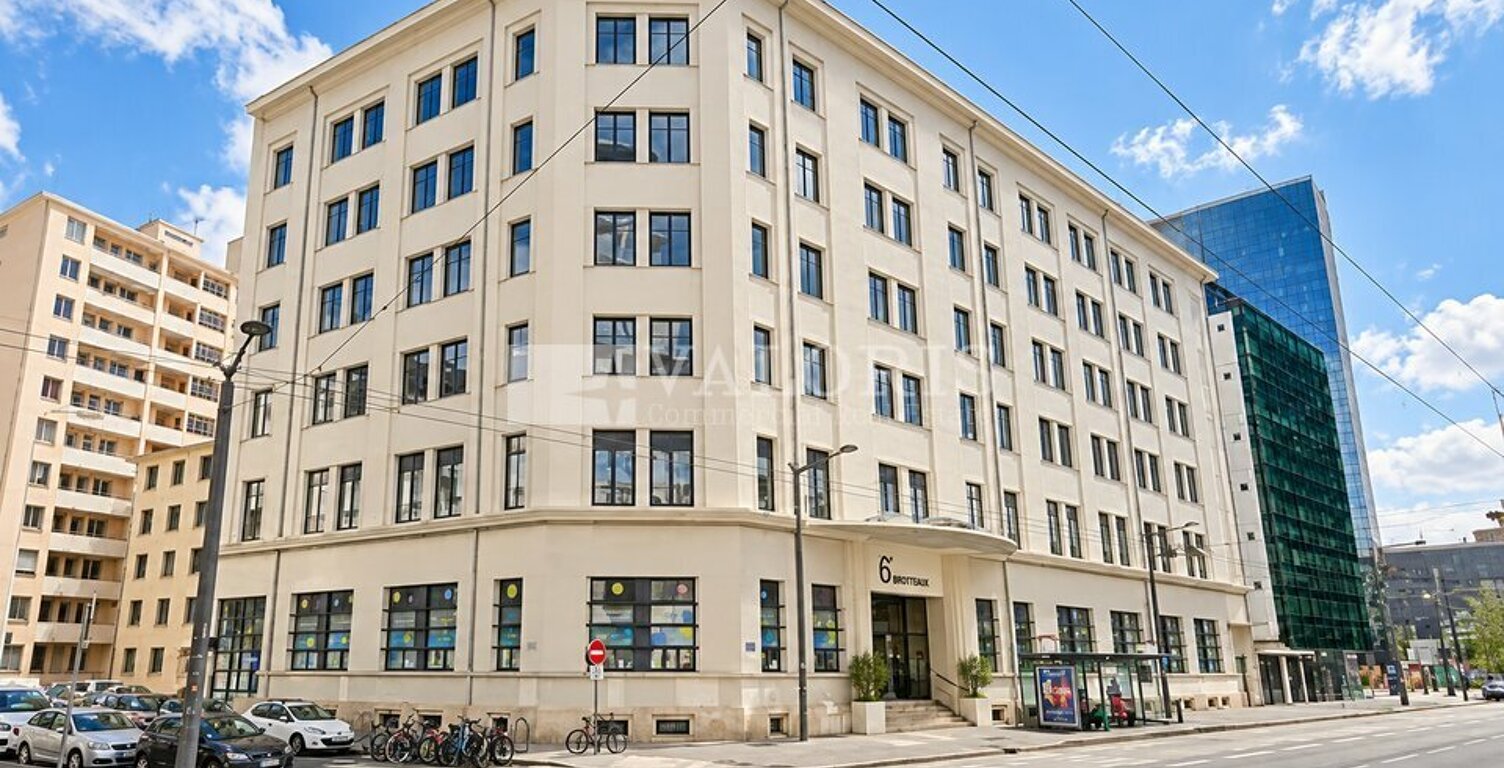 BUREAUX à LOUER — photo 1