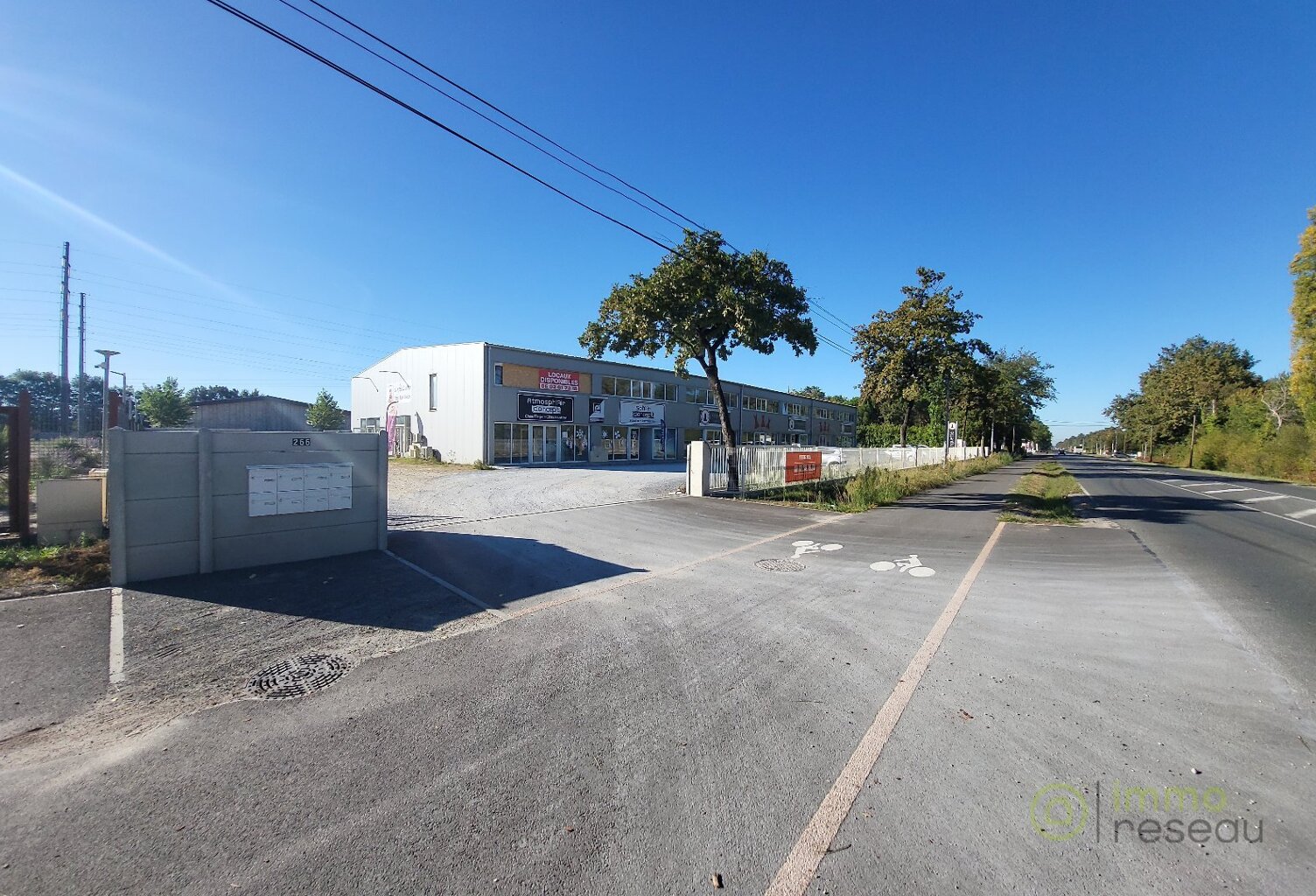 Entrepôts et Bureaux — photo 1