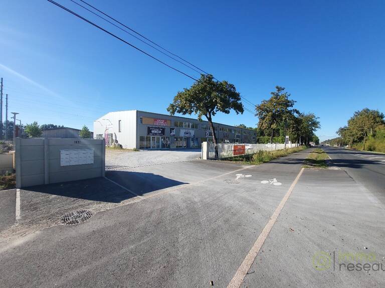 Entrepôts et Bureaux — photo 1