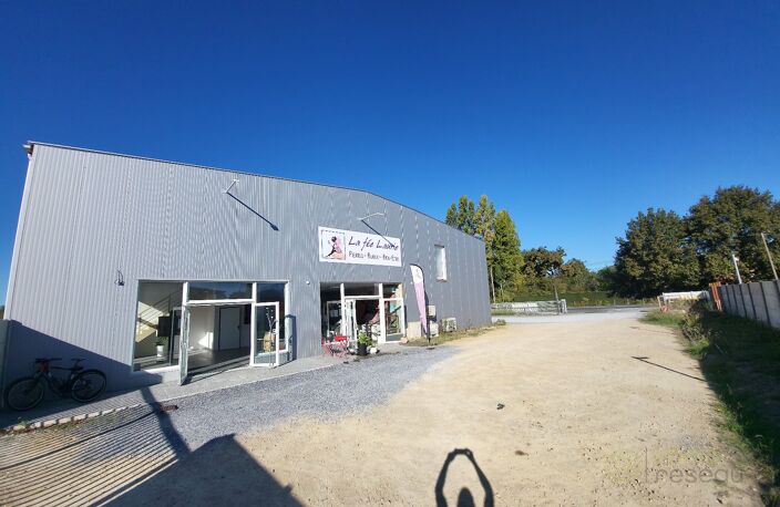 Entrepôts et Bureaux — photo 3