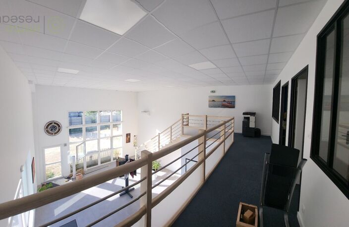 Entrepôts et Bureaux — photo 4