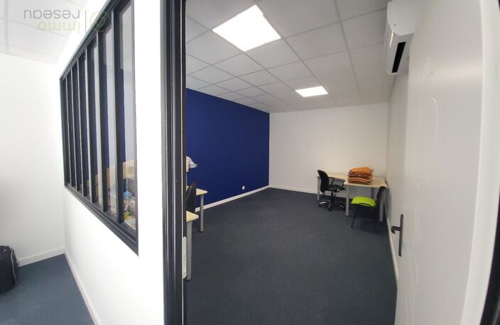 Entrepôts et Bureaux — photo 5