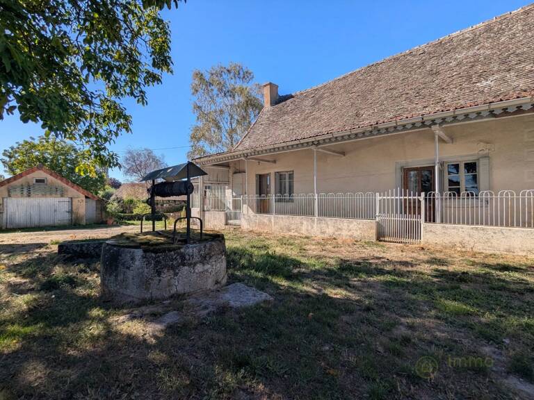 Maison et dépendances — photo 1