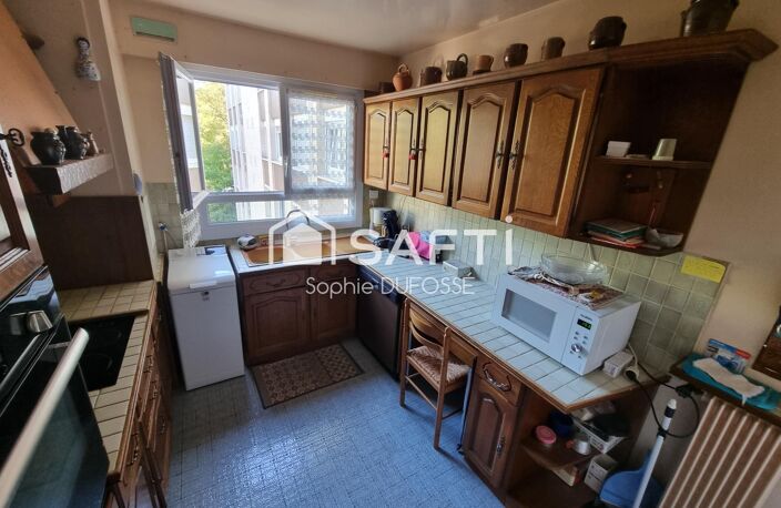 Proche commerces et gare, Appartement T3 de 63,02 m2 avec balcon filant,  cave et place de parking intérieure — photo 4