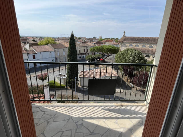 APPARTEMENT T3 AVEC BALCON — photo du bien