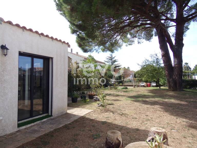 Villa — photo 1