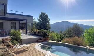 Maison 7 Pièces 226 m² à vendre à Carros (06510)