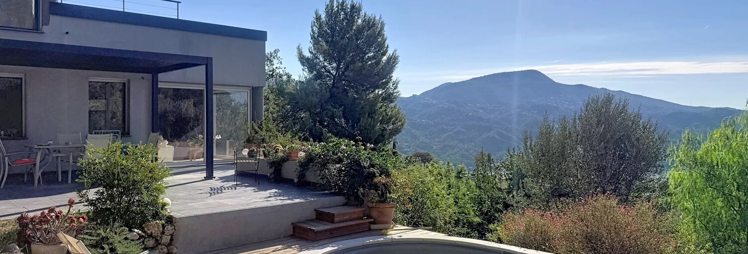 Maison 7 Pièces 226 m² à vendre à Carros (06510)