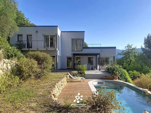 Carros - Les plans - Maison d’architecte avec piscine et terrain de 3000 m2 — photo du bien
