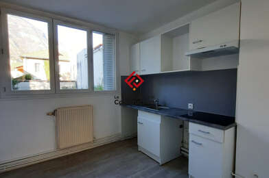 Appartement 3 pièces 841 €