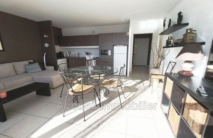 Marina P2 au 2ème et dernier étage avec parking privé, en bon — photo 2