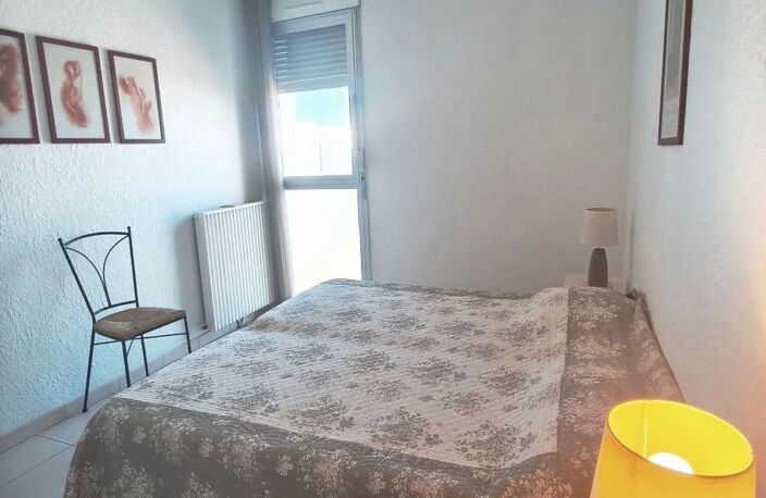 Marina P2 au 2ème et dernier étage avec parking privé, en bon — photo 3