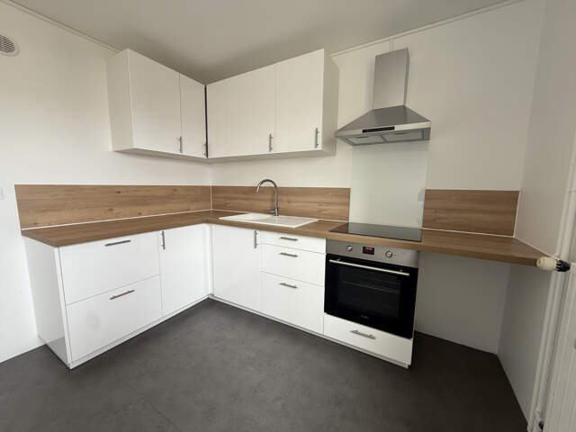 Appartement T3 2 chambres entièrement rénové, garage, cave, — photo du bien