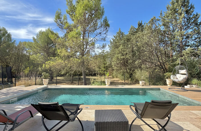 Villa contemporaine de plain-pied avec piscine située à Bagard — photo 2