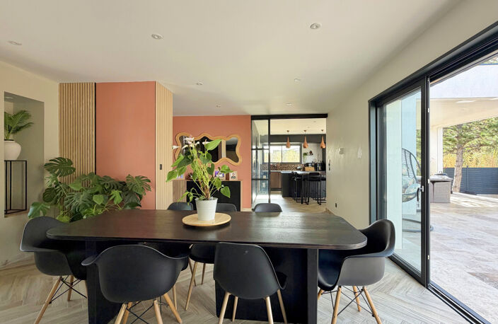 Villa contemporaine de plain-pied avec piscine située à Bagard — photo 4