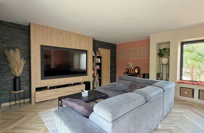 Villa contemporaine de plain-pied avec piscine située à Bagard — photo 5