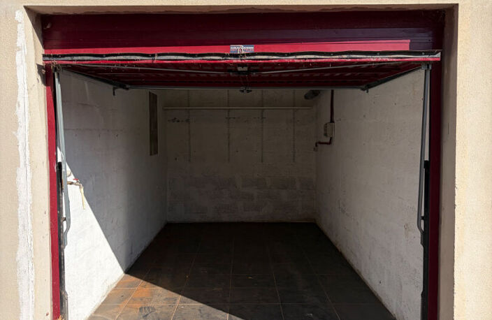 Garage FERME dans une résidence sécurisée  Marseille 13eme — photo 2